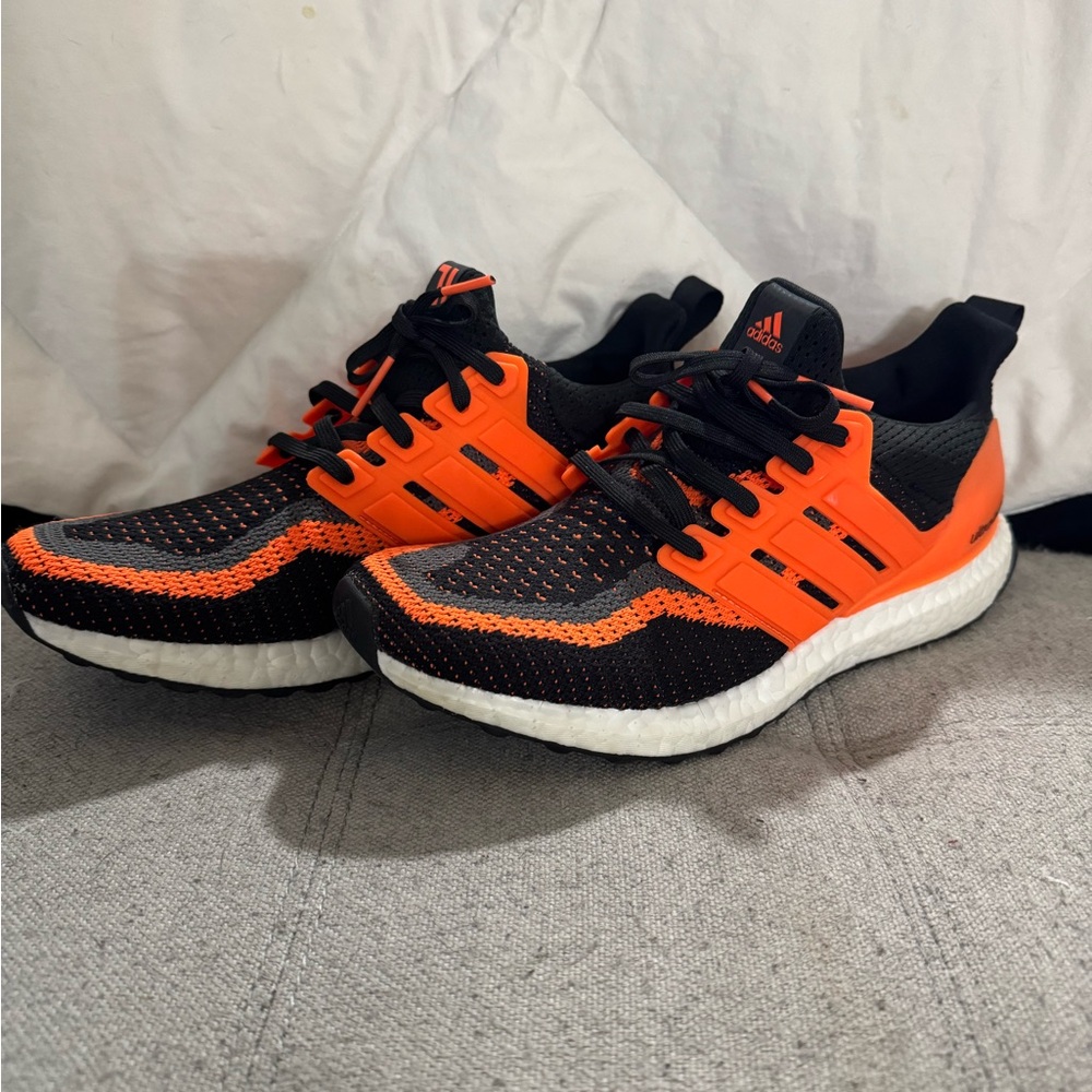 Adidas ultraboost Juventus size 7 sneakers black orange